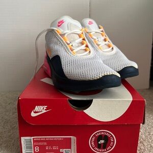 Nike air max motion 2